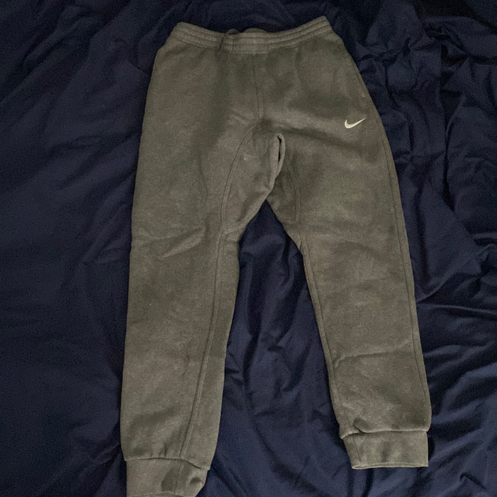 Men’s dark gray Nike sweatpants size medium